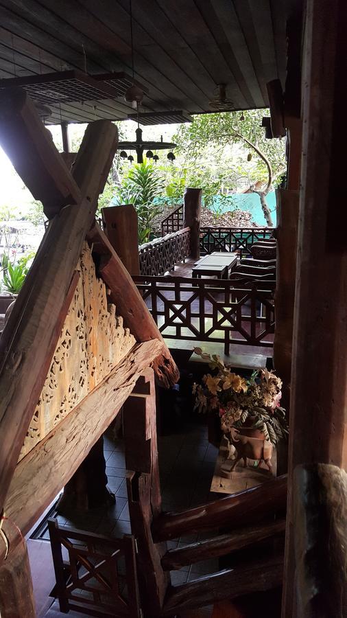 Ruean Mai Chai Khlong Ампхава Екстер'єр фото