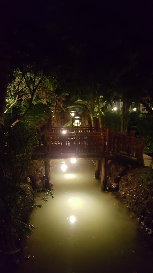 Ruean Mai Chai Khlong Ампхава Екстер'єр фото